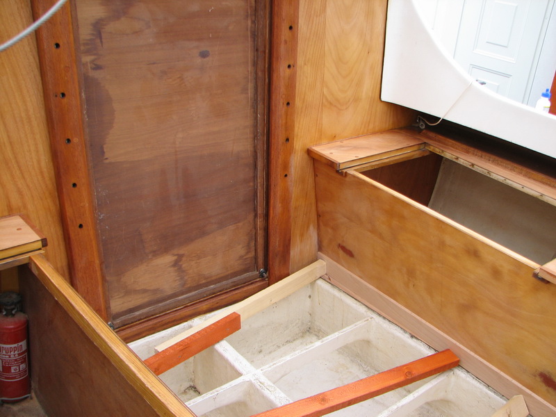 Holzleisten einkleben