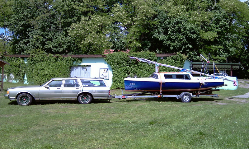 Zwei Boote und ein Hänger